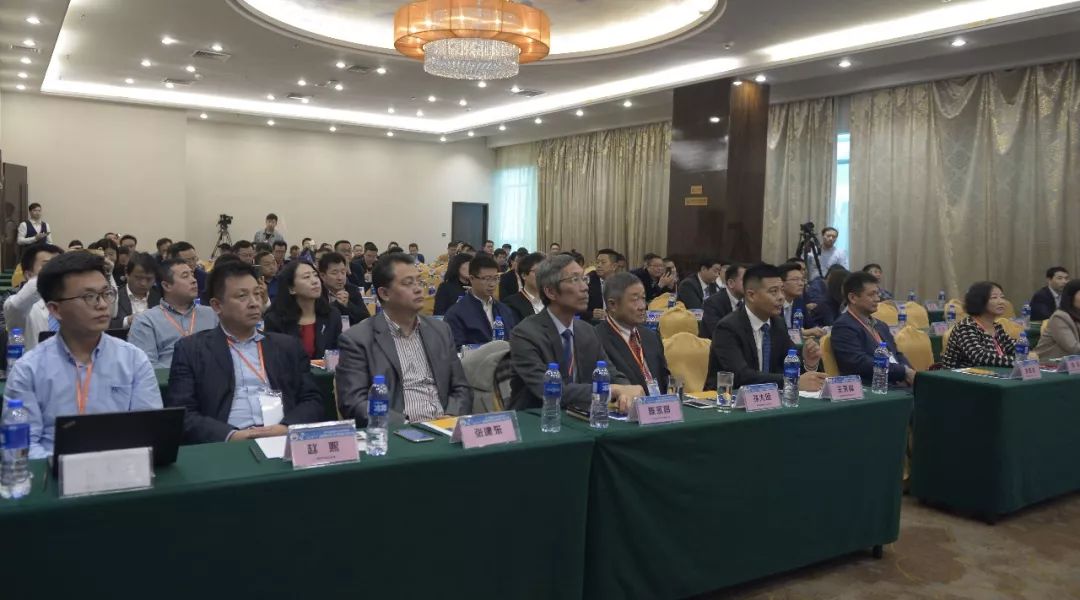 深圳市旭子科技有限公司董事長、深圳市金融服務外包協(xié)會副會長、硬件委員會主任委員王永峰博士  2019金融服務行業(yè)高峰論壇現(xiàn)場