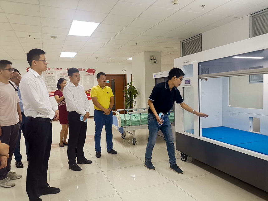 參觀隔離防控醫(yī)療器械——負壓隔離病床 參觀隔離防控醫(yī)療器械——負壓隔離病床