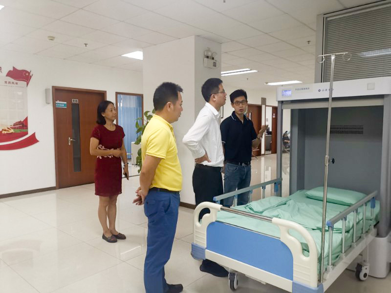 參觀隔離防控醫(yī)療器械——開放式隔離病床 參觀隔離防控醫(yī)療器械——開放式隔離病床
